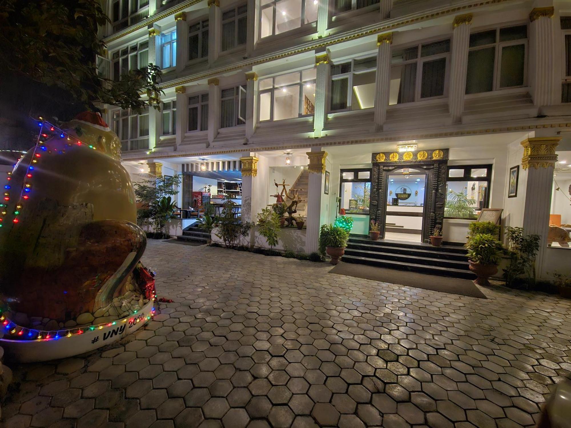 Durbar Hotel&Residence Kathmandu Buitenkant foto